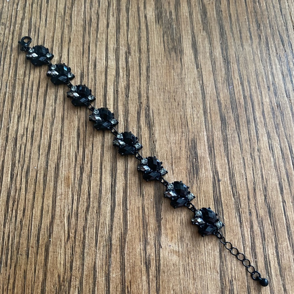 Beautiful black, gray, & silver crystal bracelet. - Picture 2 of 5